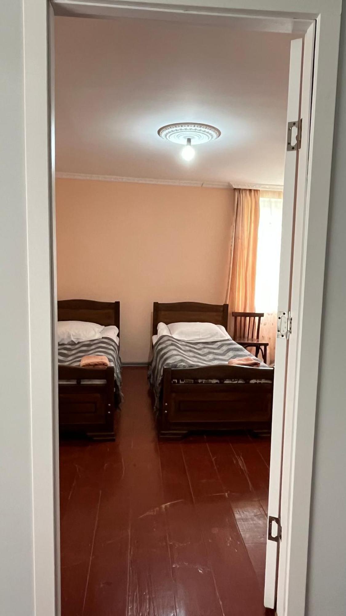 Ciuri'S Guesthouse Zhabeshi Екстериор снимка
