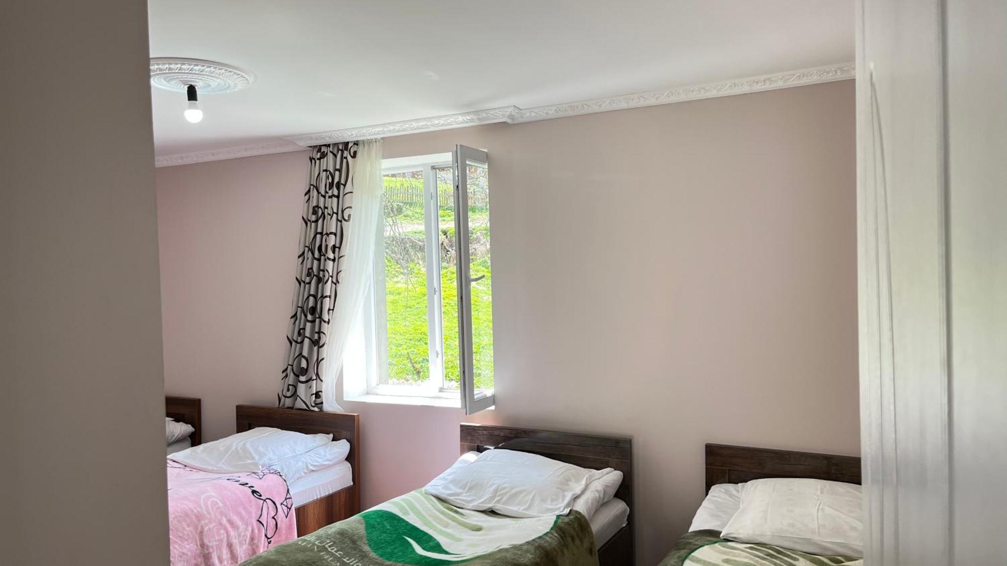 Ciuri'S Guesthouse Zhabeshi Екстериор снимка