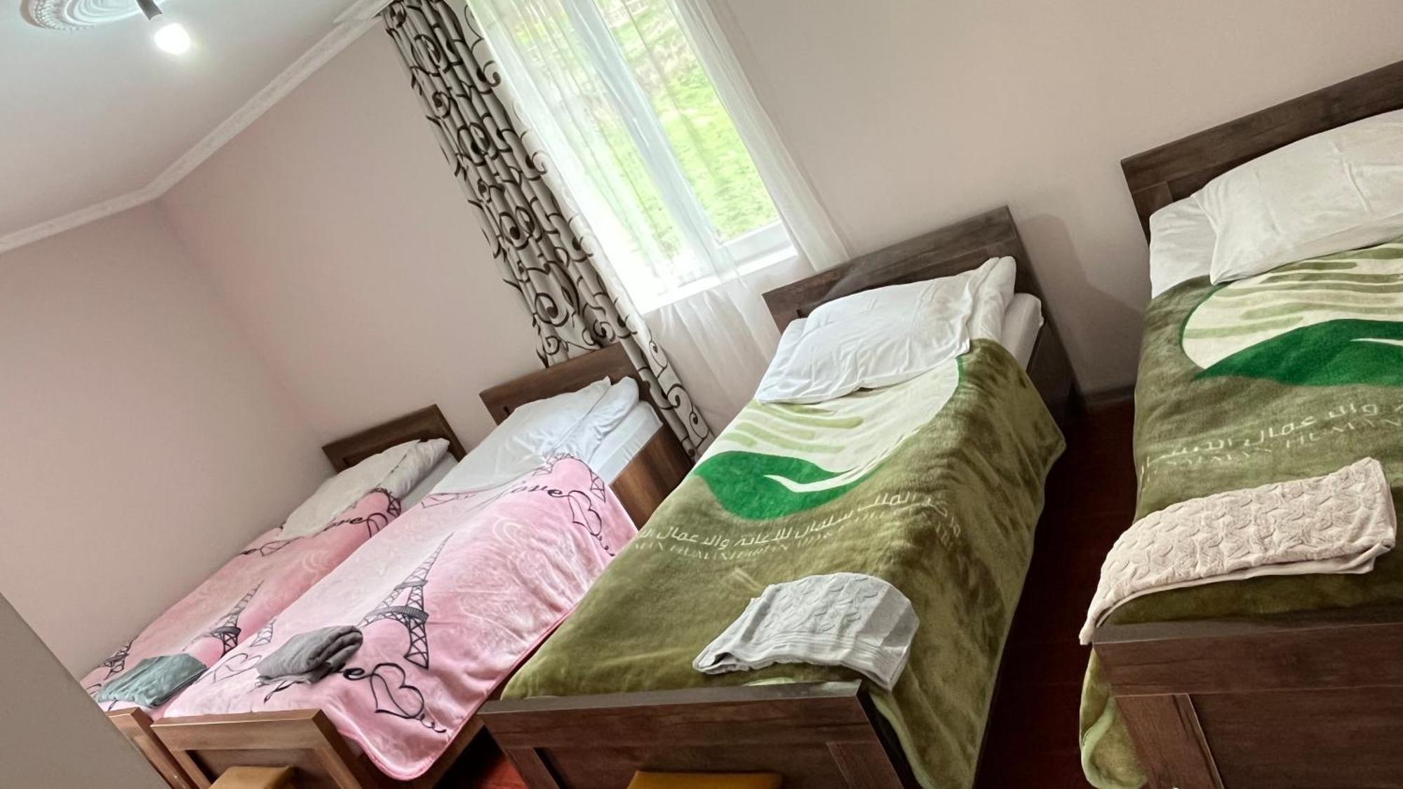 Ciuri'S Guesthouse Zhabeshi Екстериор снимка