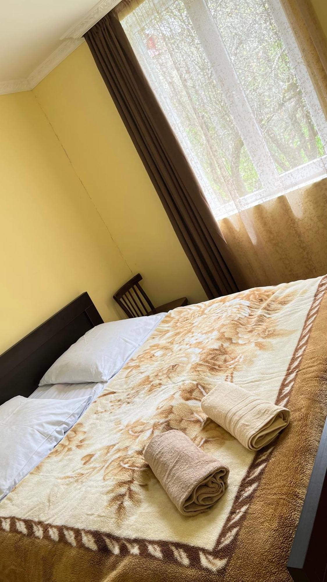 Ciuri'S Guesthouse Zhabeshi Екстериор снимка